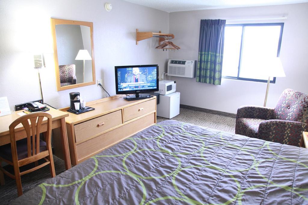 Super 8 By Wyndham Jamestown Habitación foto