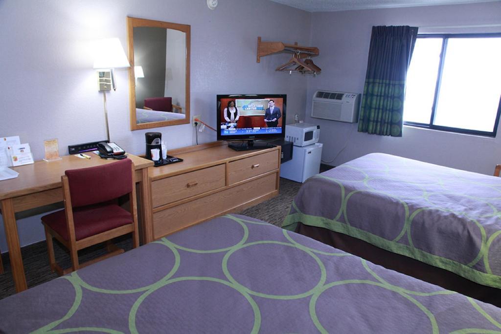 Super 8 By Wyndham Jamestown Habitación foto