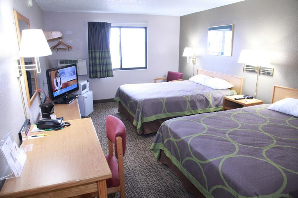Super 8 By Wyndham Jamestown Habitación foto
